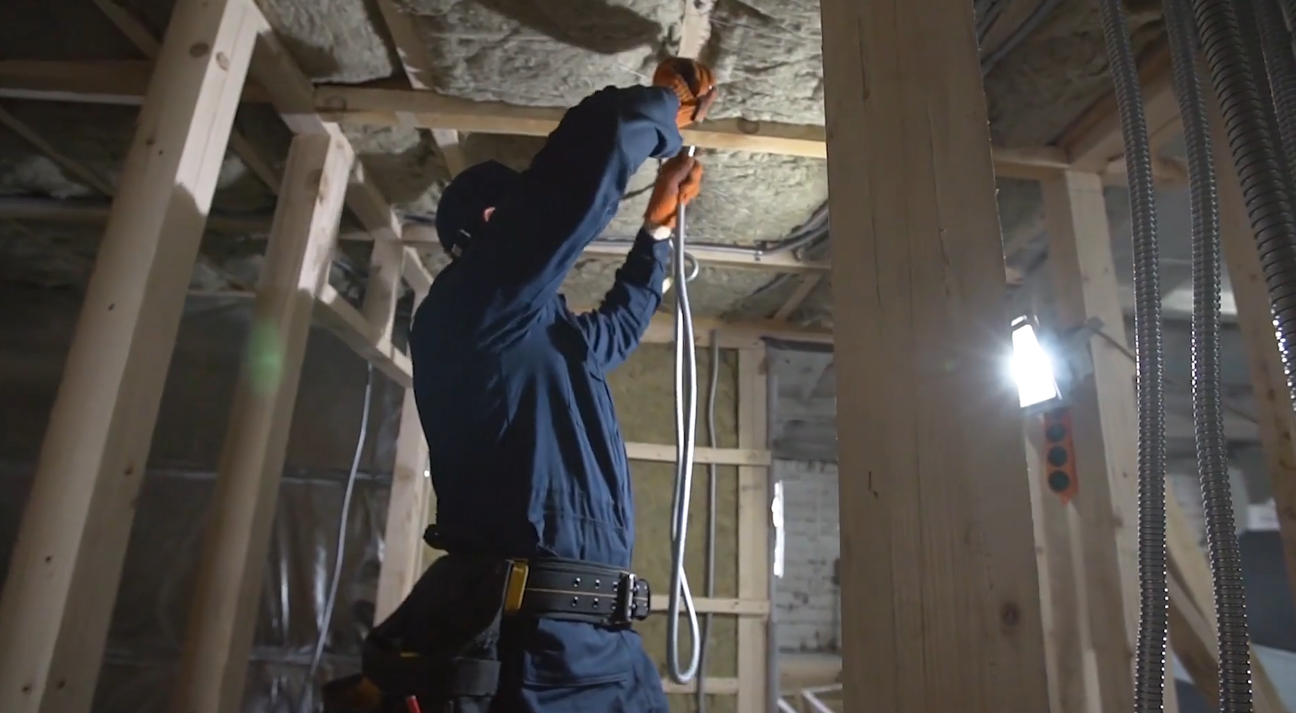 Electrician vs. Electrical Engineer What’s the Difference? ElectronicsHacks