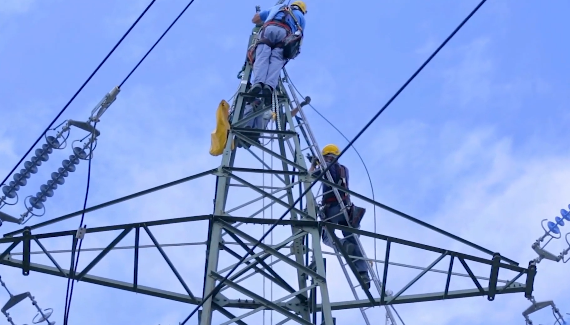 Electrician vs. Electrical Engineer What’s the Difference? ElectronicsHacks