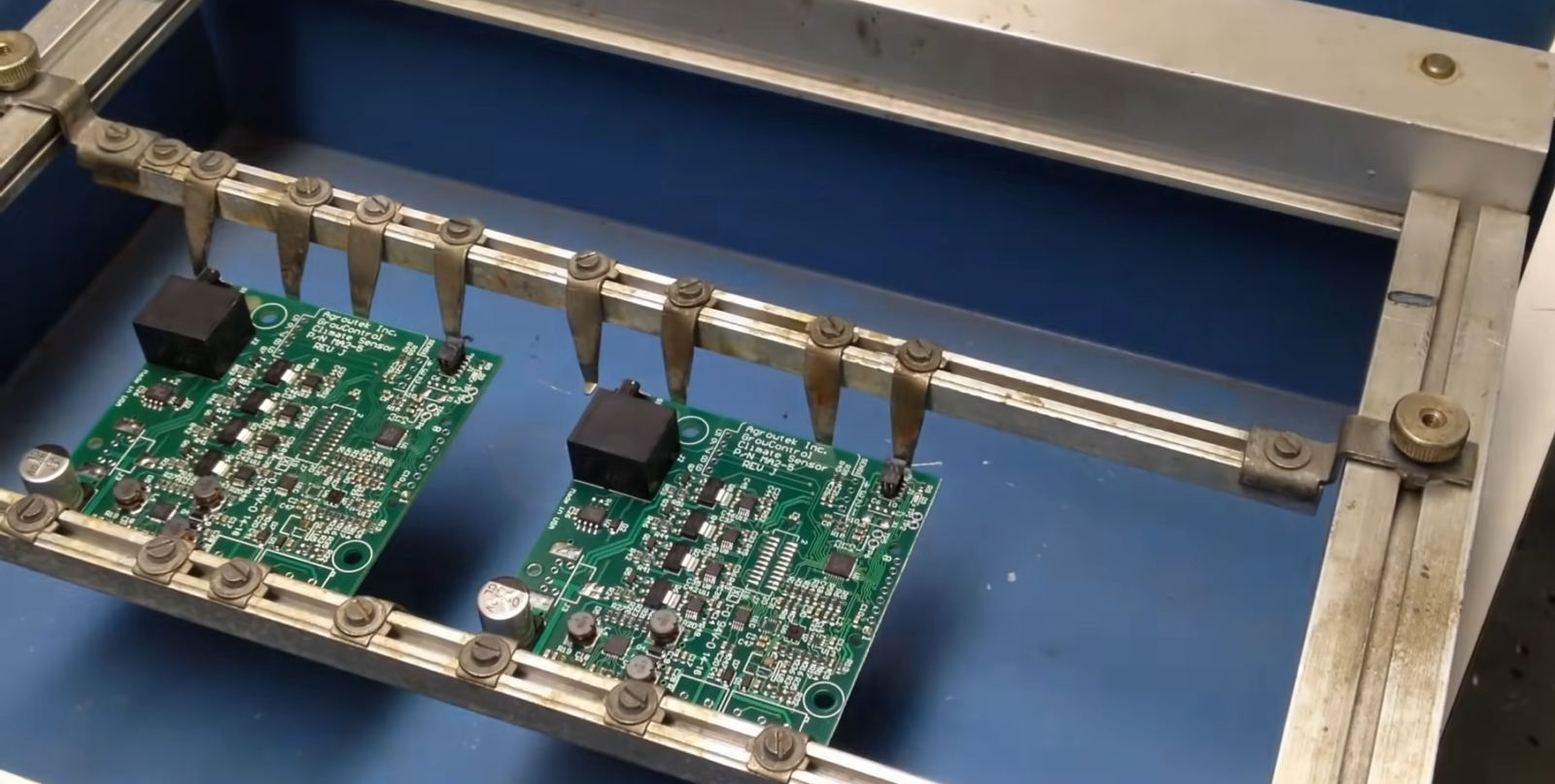 What Is Wave Soldering? ElectronicsHacks