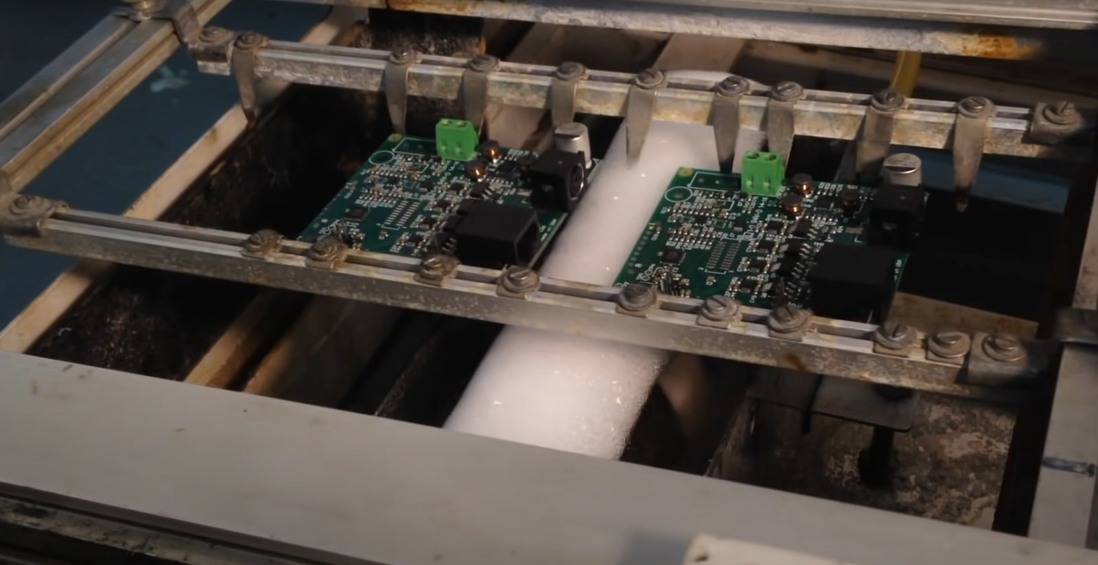 What Is Wave Soldering? ElectronicsHacks