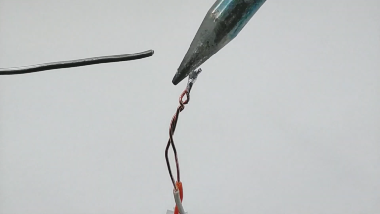 Flux vs. Solder Paste: What’s the Difference? - ElectronicsHacks