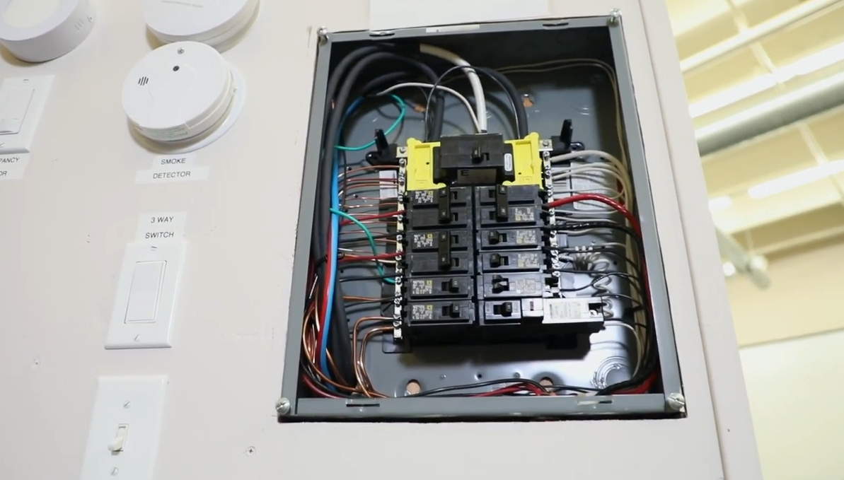 How to Test a GFCI Breaker With a Multimeter? ElectronicsHacks