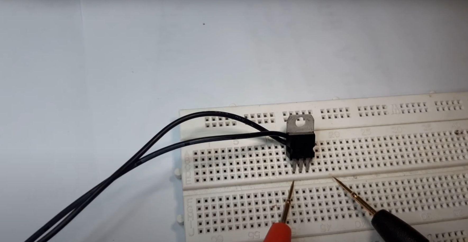 How to Test a Voltage Regulator With a Multimeter? ElectronicsHacks
