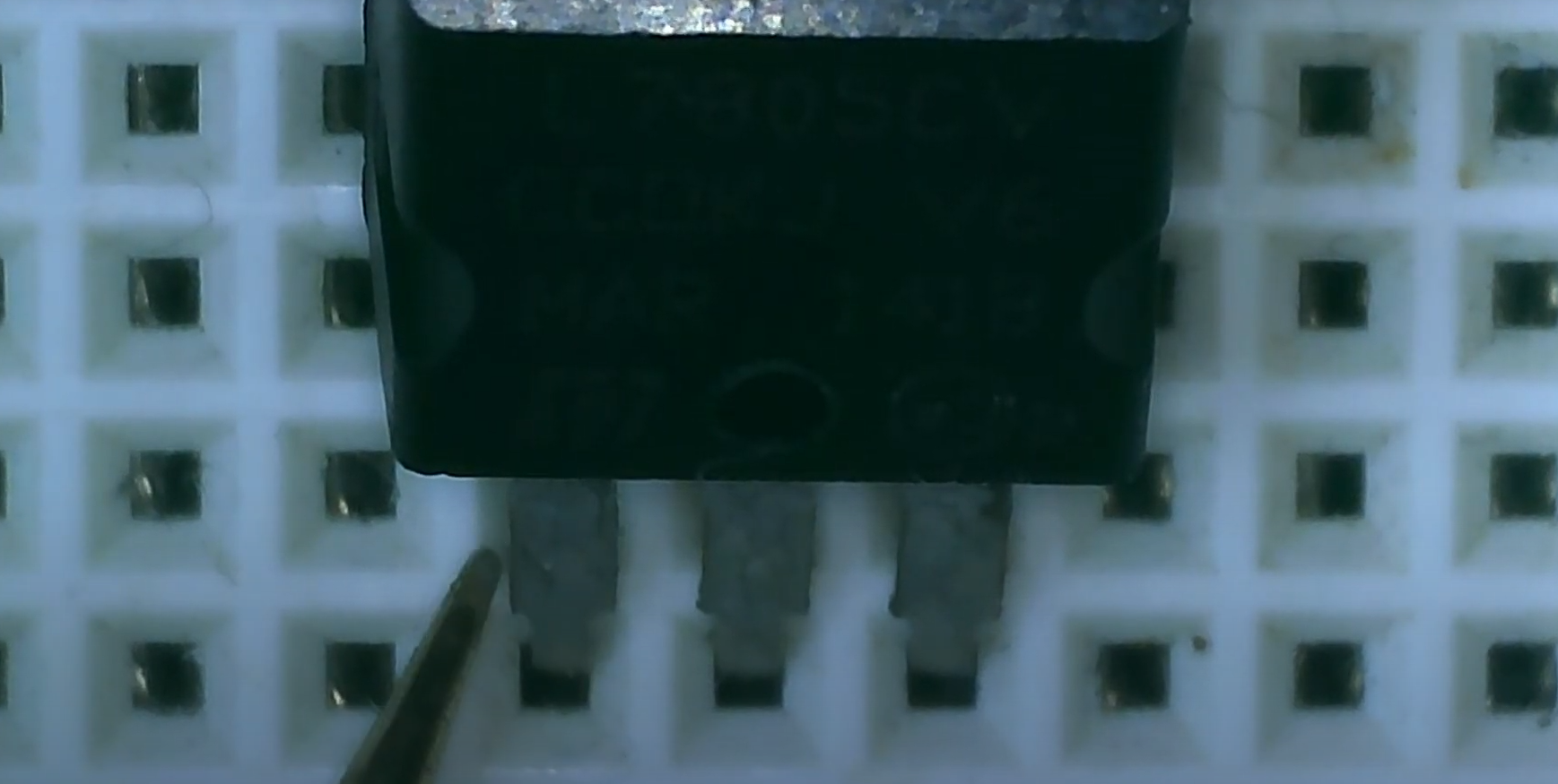 How to Test a Voltage Regulator With a Multimeter? ElectronicsHacks