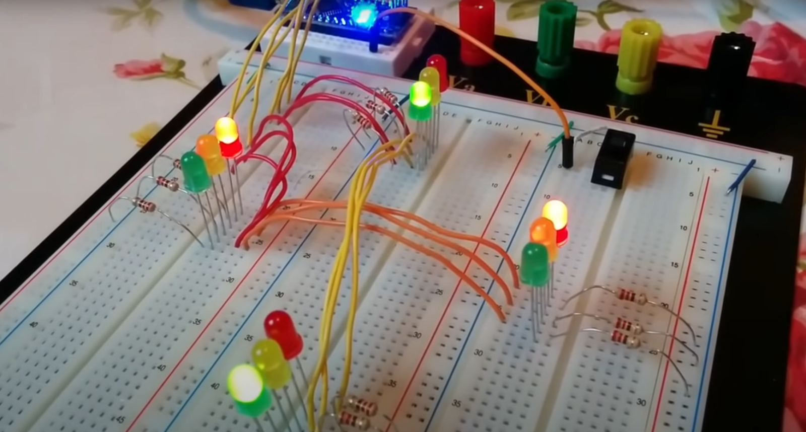 Arduino Projects for Beginners - ElectronicsHacks