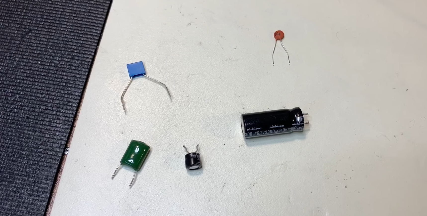 How Long Do Capacitors Hold a Charge? ElectronicsHacks