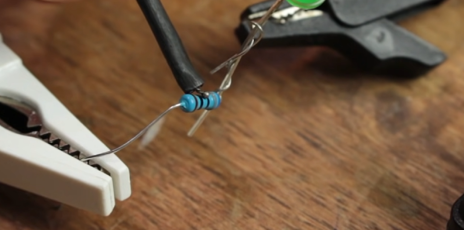 What Is a Current Limiting Resistor? ElectronicsHacks