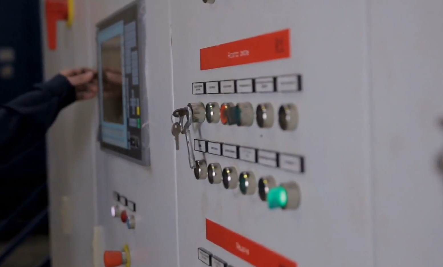 Will Nitrile Gloves Prevent Electric Shock? ElectronicsHacks