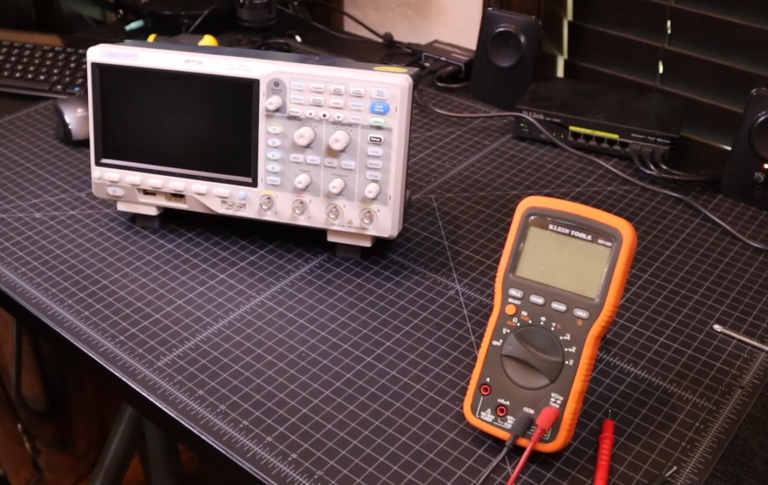 How to Connect an Oscilloscope to a Circuit? - ElectronicsHacks