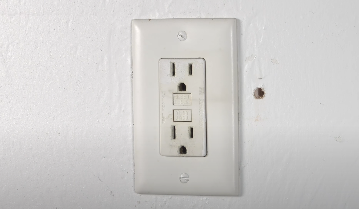 How to Wire a GFCI Outlet With Multiple Outlets? ElectronicsHacks