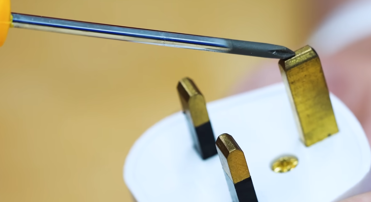 Japan Electrical Outlet vs. US What’s the Difference? ElectronicsHacks