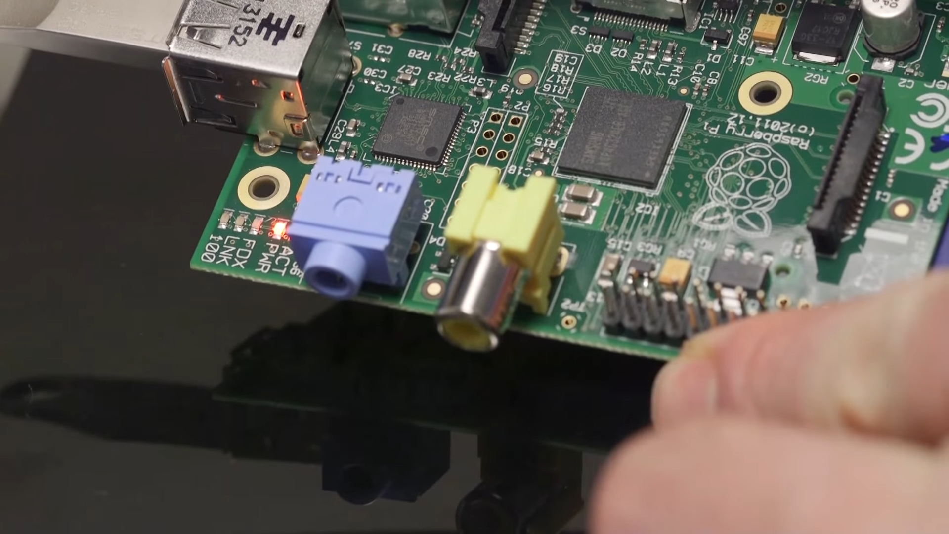 Comment Faire Un Processeur De Controle De Video Projecteur Raspberry How to Use a Raspberry Pi as a Video Player? - ElectronicsHacks